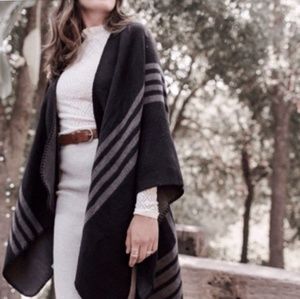 NWOT BB Dakota Poncho